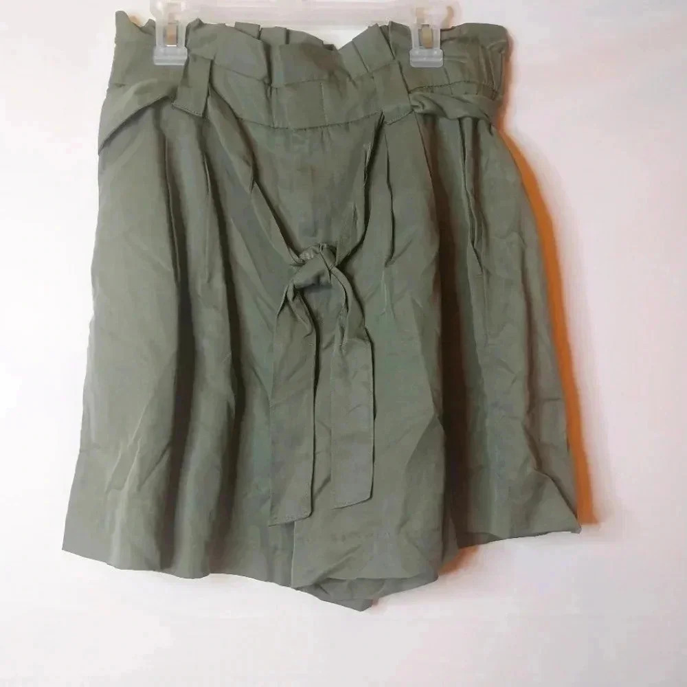 Banana Republic Paperbag Tie-Waist Short - 4 inch inseam, Size 4, Army Green